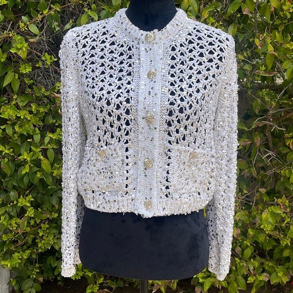 UNWORN Size 36 CHANEL White Cardigan Sweater with Sequins and Crystal Buttons - Picture 16 of 16